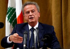 رئیس بانک مرکزی لبنان پس از ۳۰ سال از سمت خود کنار رفت