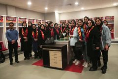 دیدار دانشجویان دختر دانشکده تربیت‌بدنی دانشگاه شهید چمران از ورزشگاه شهدای فولاد خوزستان