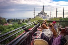 توریست ها به طور متوسط ۳ هزار دلار در ترکیه خرج می کنند